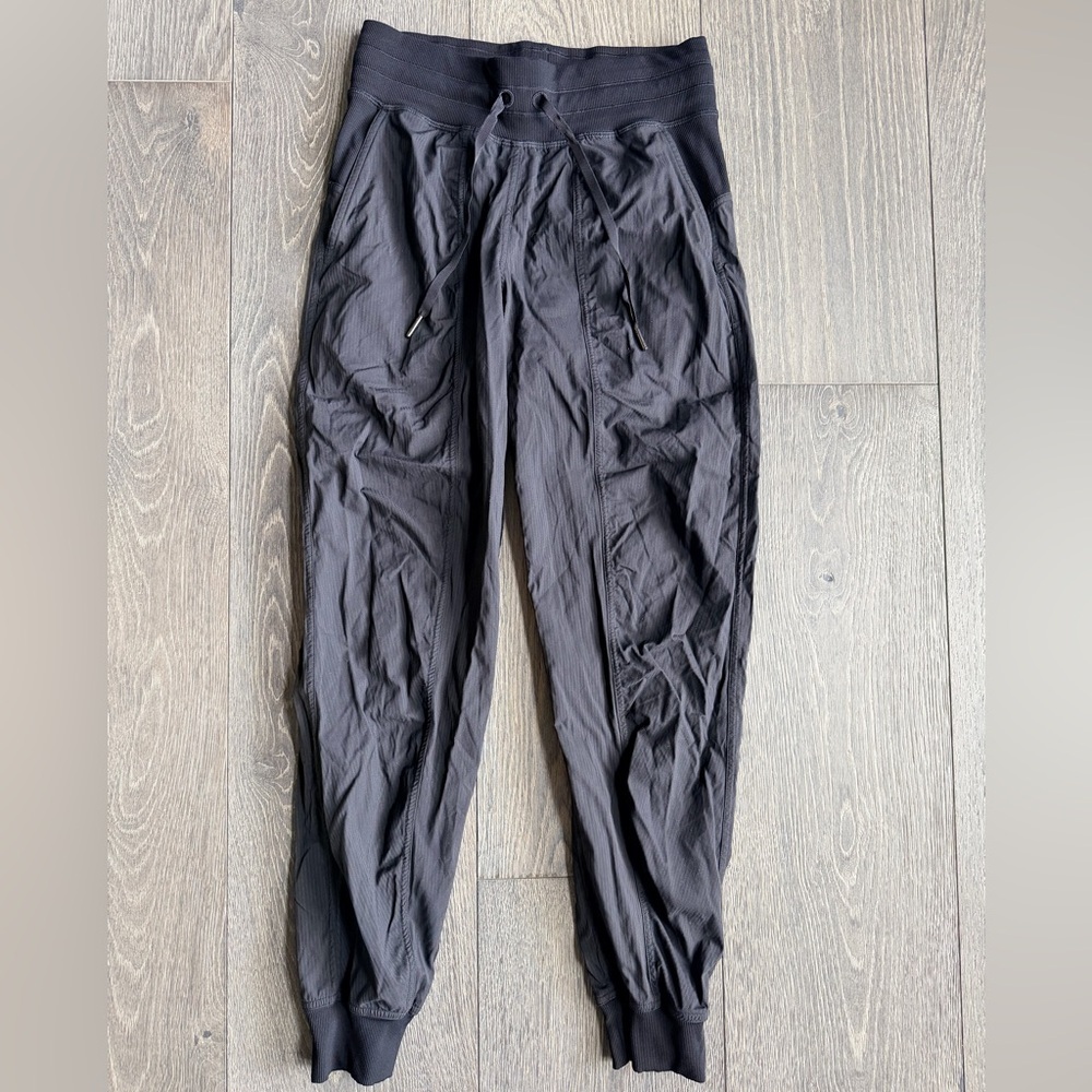 Lululemon  Dance Studio Mid-Rise Jogger in Black Size 4